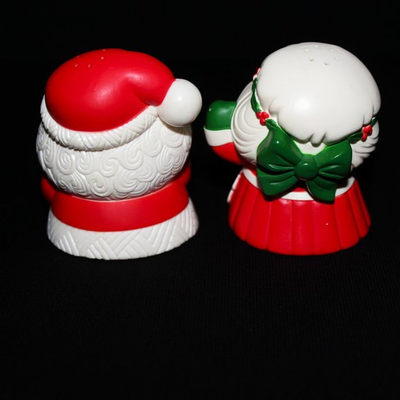 Christmas Salt and Pepper Shakers | Hallmark Santa and Mrs. Claus Shakers - Picture 2 of 14